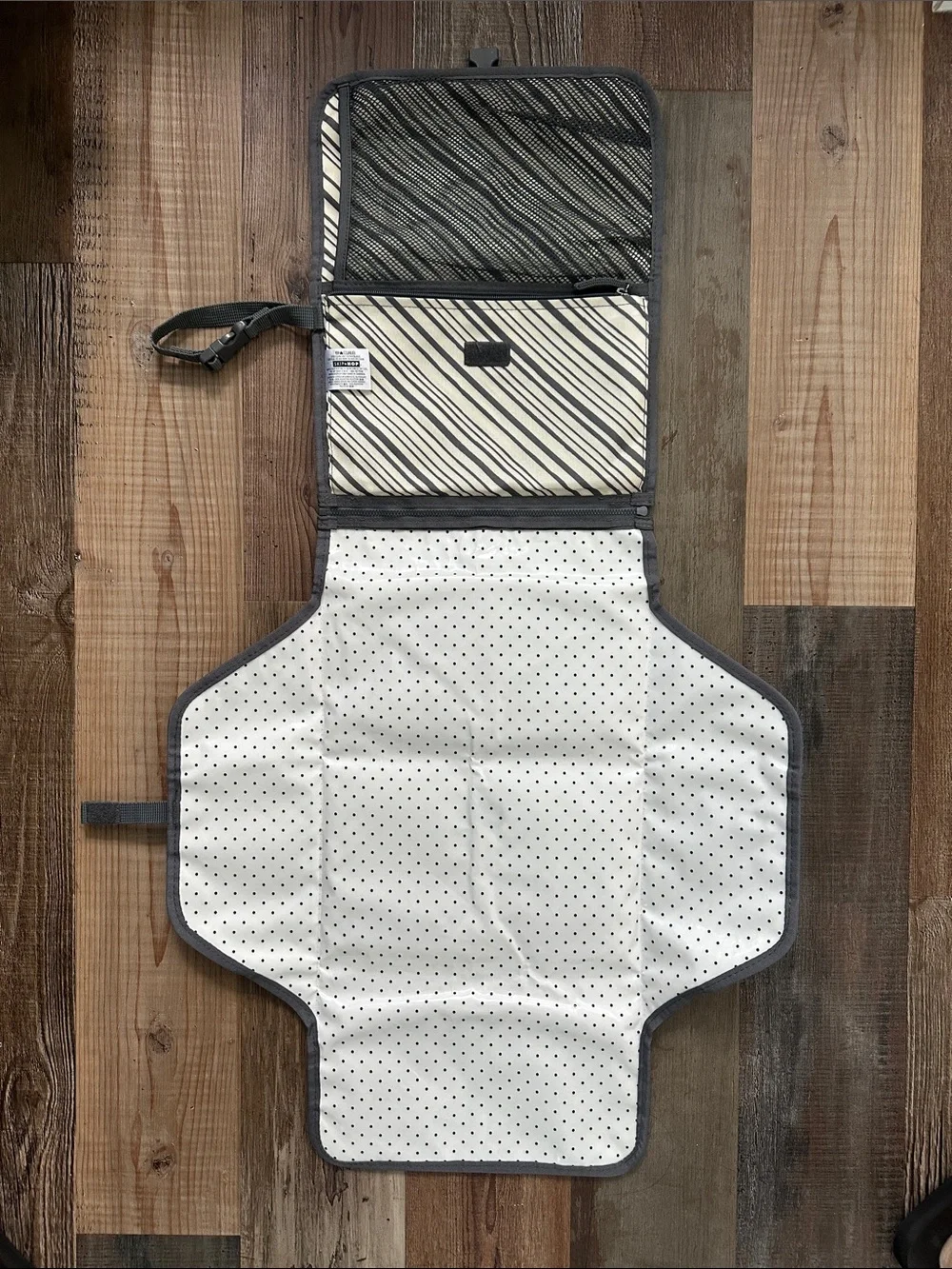 Skip Hop Baby/Kids Changing Mat & Organizer in Cream with Gray Trim